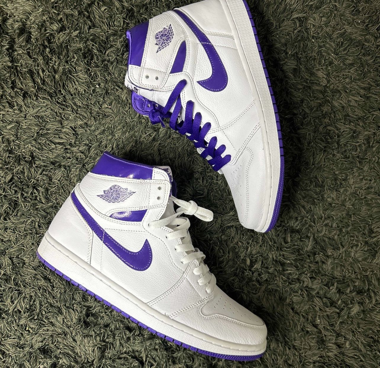 Air Jordan 1 High OG Court Purple 