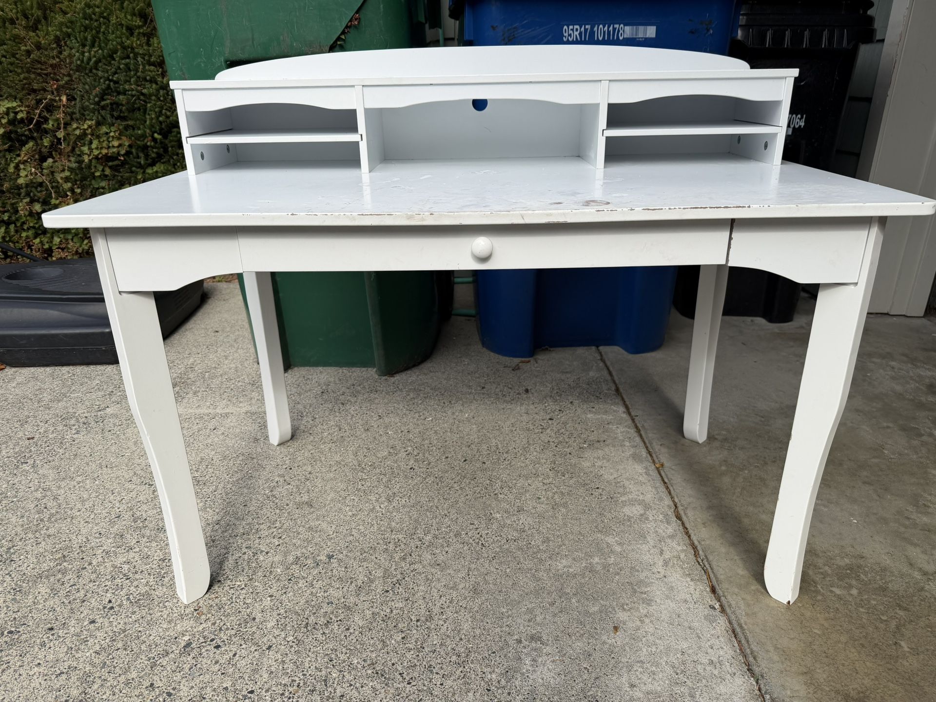 FREE - Children’s Desk In NE Seattle