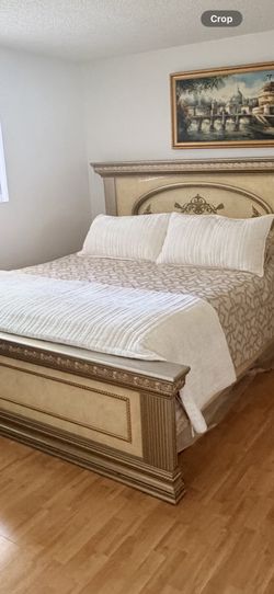 Bedroom Set Two Nightstands Mirror Chest And King Bed