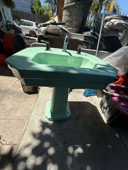 Vintage pastel green pedestal sink