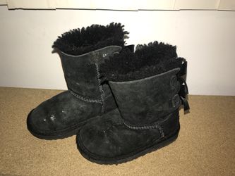 Shoes (Black Uggs Size 8)