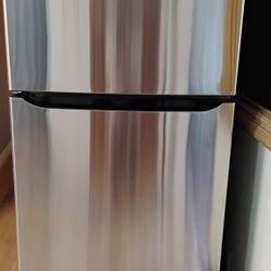 LG 20 cubic feet Stainless Steel Refrigerator 