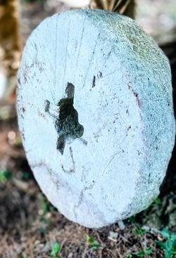Mill stones