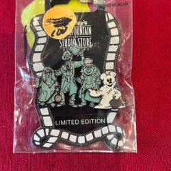 DISNEY DSF 2007 HALLOWEEN HITCHHIKING GHOSTS And MICKEY PIN ON CARD LE 300