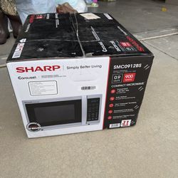 New sharp microwave 900 w 0.9 cu ft
