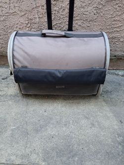 Rolling Pet Carrier with Telescoping Handle