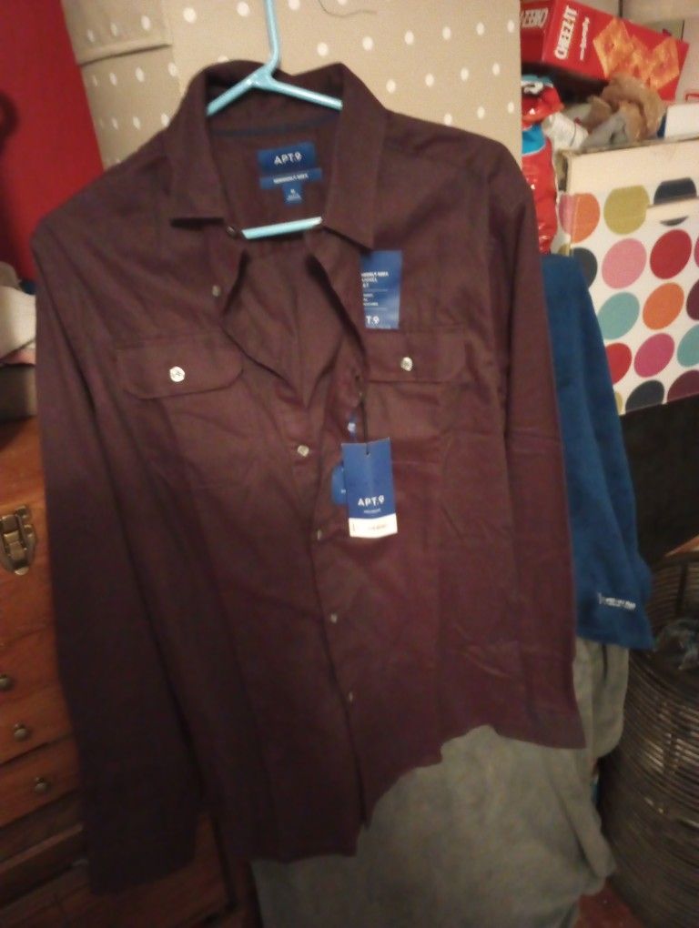 Men's Medium Never Worn Tags Still On shirt This Would Make A Good Christmas Gift 