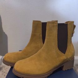 Cole Haan Size 10 women's Camel Boots WP CAMEA CHELSEA BOO