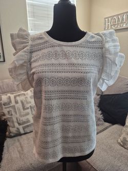White ruffled sleeve top $1