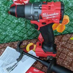 Milwaukee

M18 FUEL 18V Lithium-Ion Brushless Cordless 1/2 in. Hammer Drill/Driver (Tool-Only)

