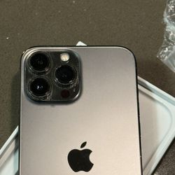 iPhone 13 PRO MAX Size UNLOCKED Cracked Top Everything Works 