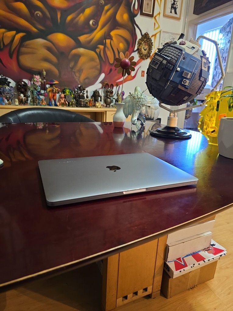 Refurbished Apple MacBook Pro 2.3Ghz i5 13" 2017