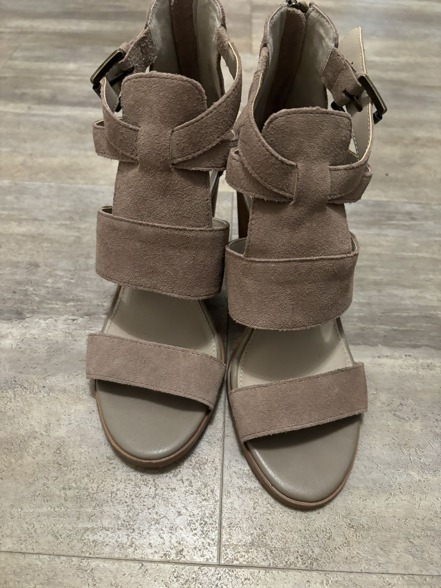 Ladies Shoes Size 7 1/2