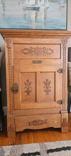 EARLY 1900'S  Oak Ice Box