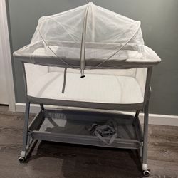 Cowiewie Bassinet Bedside Sleeper with Waterproof Sheet and Mesh Cover Included