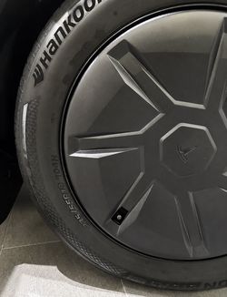 Model Y Tesla Wheels and Tires