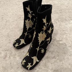 Unique Women Boots, Black With Gold Embroidery, Size 6.5