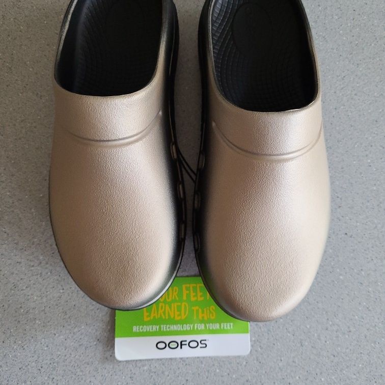 OOFES Shoes Size 6: Brand New