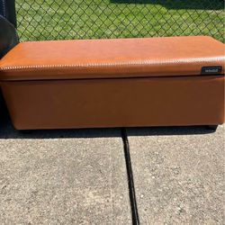 VASAGLE EKHO Storage Ottoman Bench, 43.4” Loads 660 lb, Mid-Century Leather Caramel Brown ULOM075K01 (Like New Condition)
