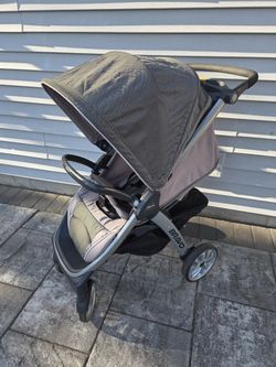 Chicco Bravo Quick Fold Full Size Stroller. Excellent!