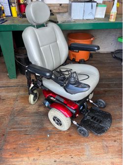 Electric wheelchair