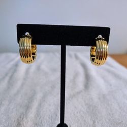 18kt gold earrings