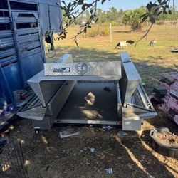 Toolbox and sliding plate measuring 6.6 meters long, price 2500