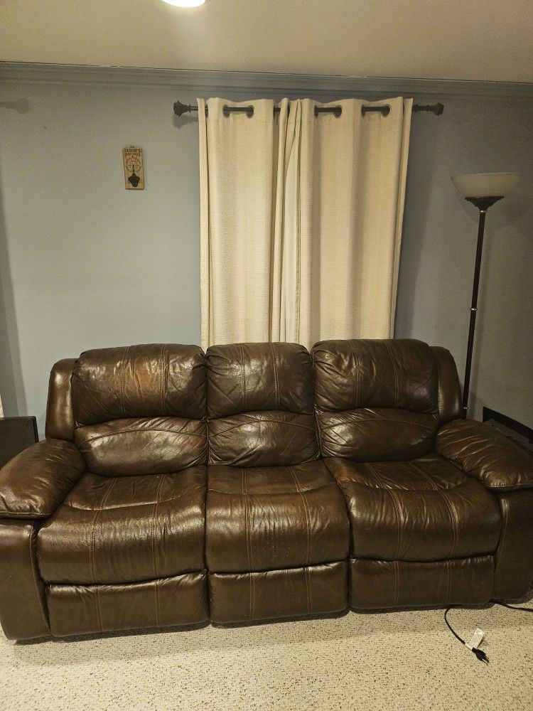 reclinable couch leather