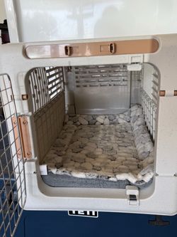 Collapsible dog crate