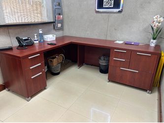 Executive L-Shaped Reception Desk with Storage – Cherry Finish