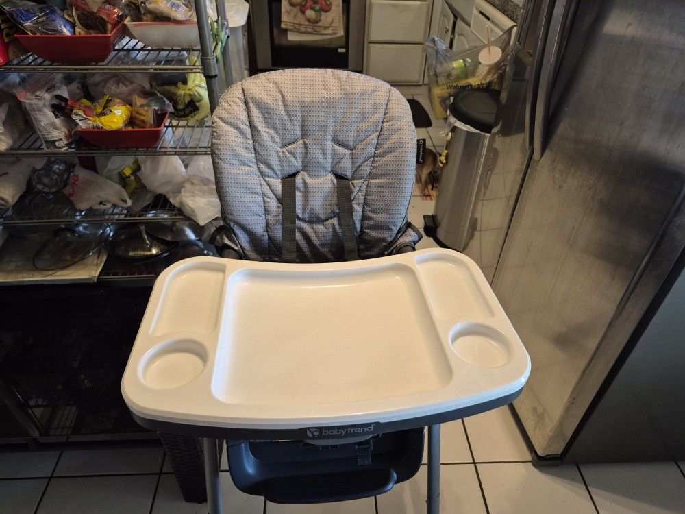 Nice Used Excellent Condition Baby Trend High Chair.
