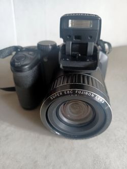 FUJI FINEPIX CAMERA (BUNDLE)