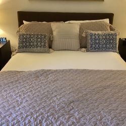 Tempurpedic Queen Size Bed With Headboard