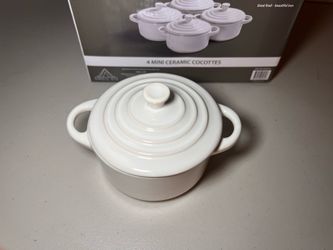4 MINI CERAMIC COCOTTES