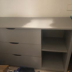 Dresser/ Changing Table 