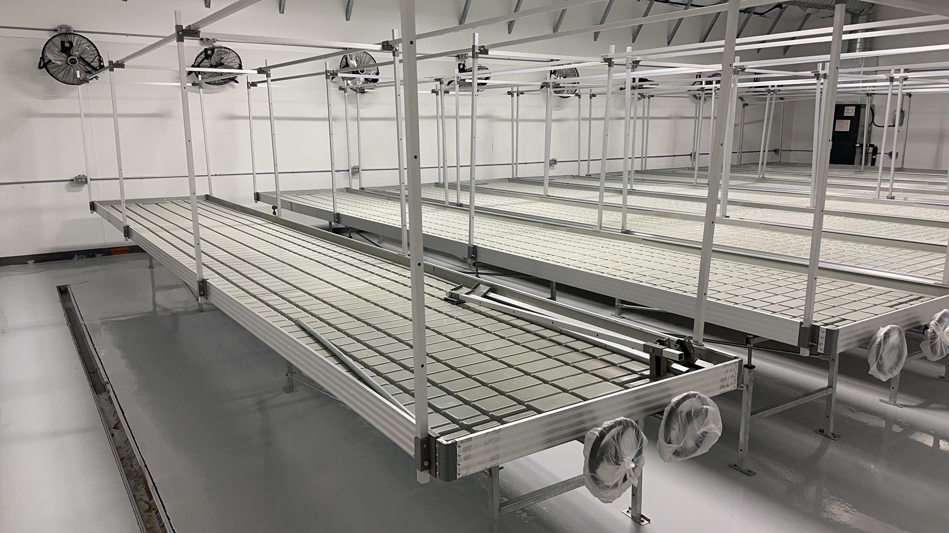 Custom Growers Hydro Rolling Bench Grow Tables