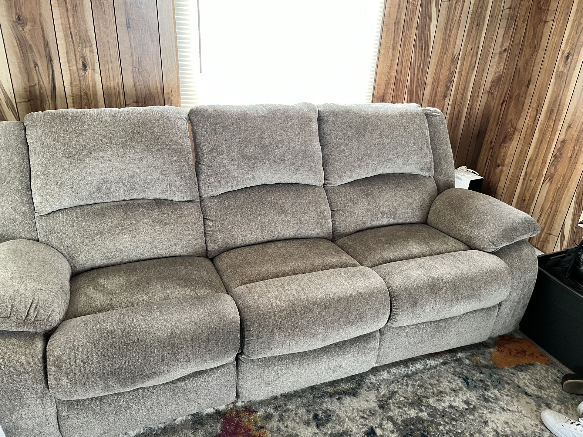 8 Month Old Couch 2 Recliners Perfect Shape