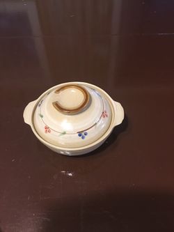 Small ceramic bowl with lid