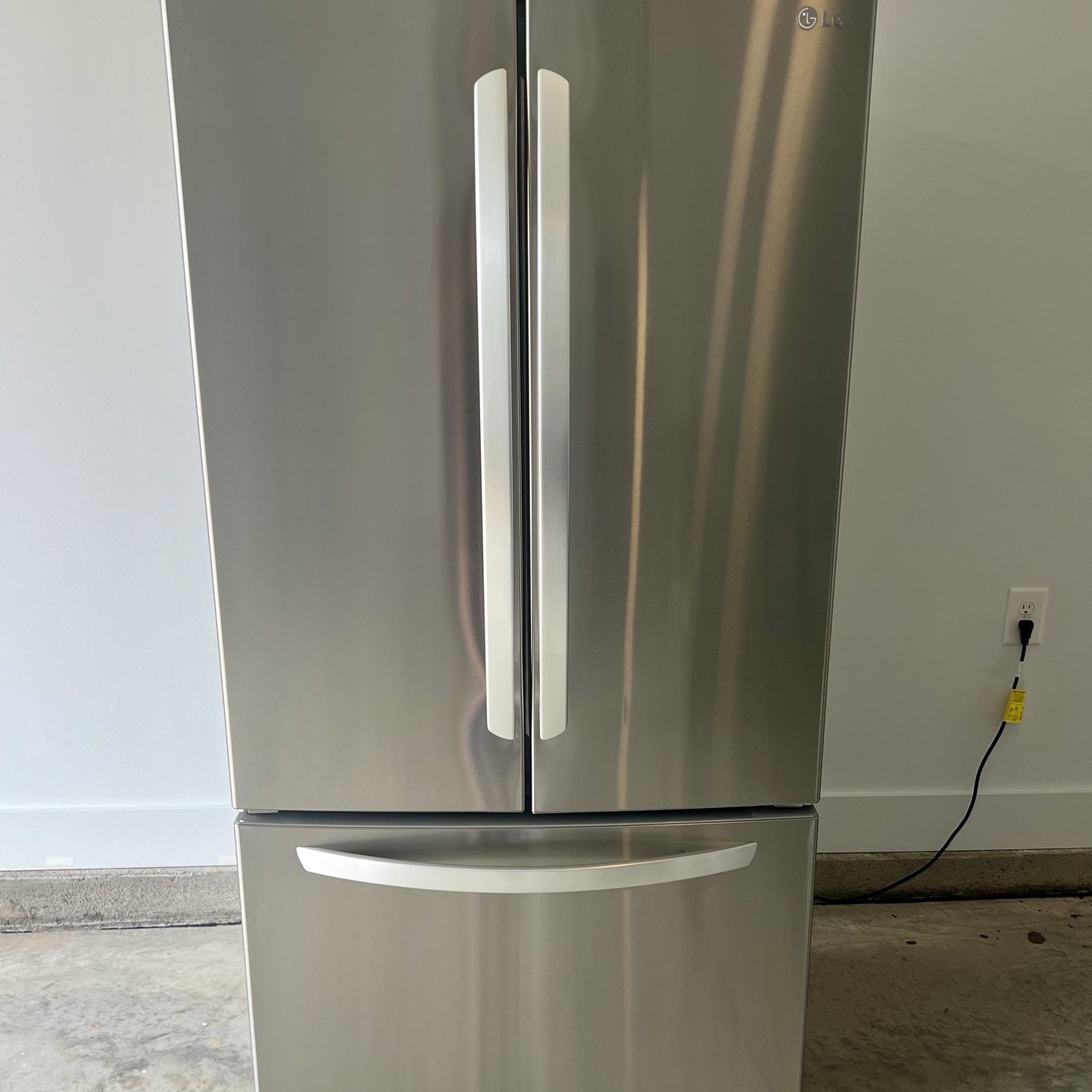 Like New! 30 in. W 22 cu. ft. French Door Refrigerator with Ice Maker in Stainless Steel
