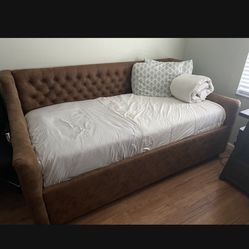 Full Size Daybed, Dresser With Hutch 