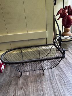 Rustic Wire Bathtub-Shaped Basket