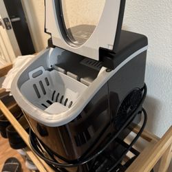 Ice Maker Like New 