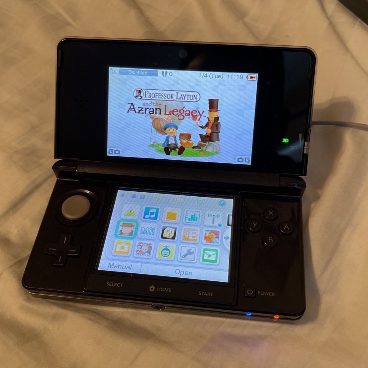 Nintendo 3DS w/ 2gb SD Card