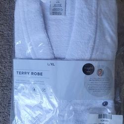 New Terry Robe. Size L/ XL 