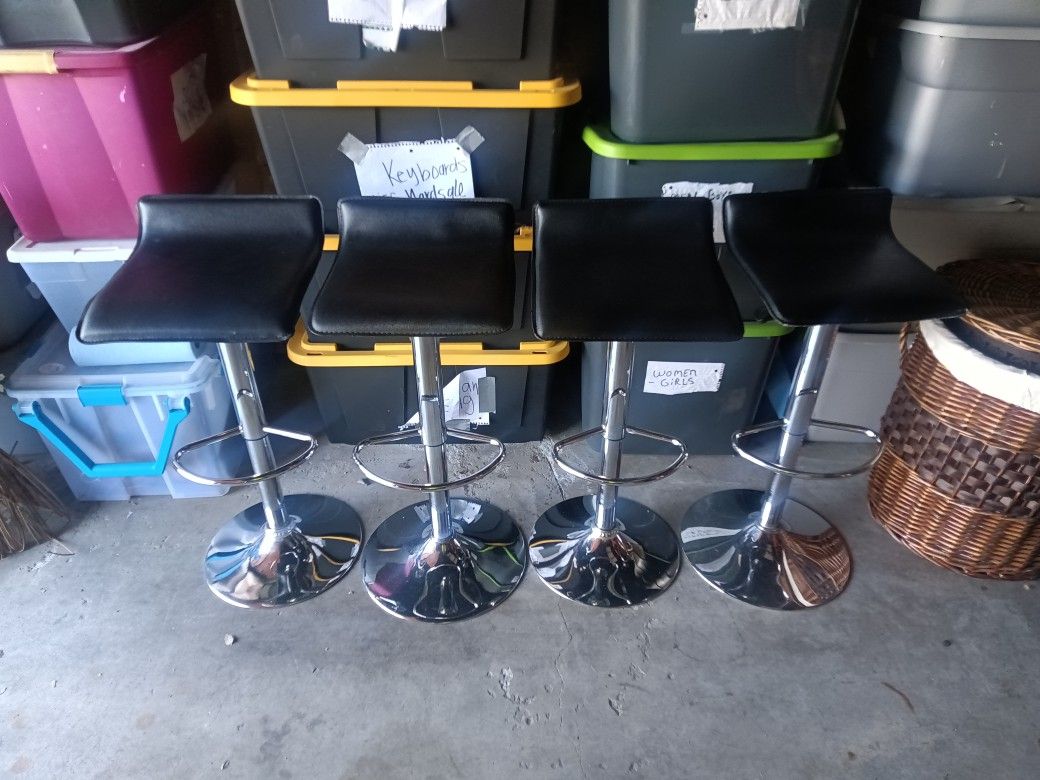 4 Bar Stools