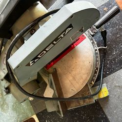Delta 10” Motorized  Miter Box / Caja De Ingletes Eléctrica 