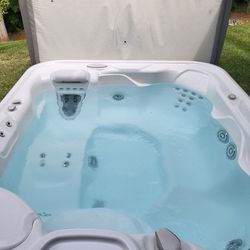 Hot Springs High Life Collection Sovereign Hot Tub, Lightly Used, Excellent Condition, New Filters