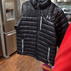 Under Armor Winter Jacket SIZE: SMALL MSRP $199