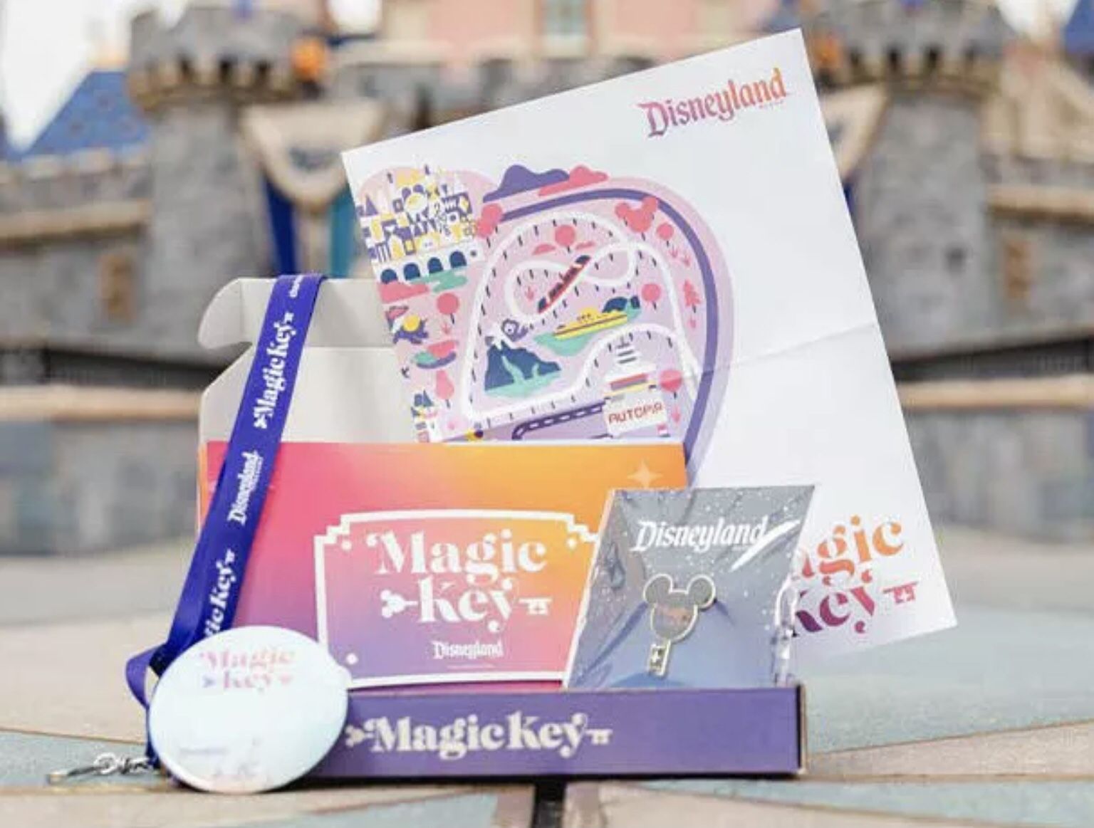 *BRAND NEW* DISNEYLAND 🐭 MAGIC KEY PASS 🔑✨Package