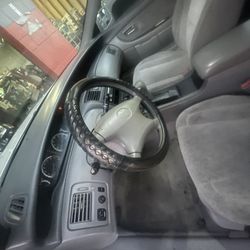 Toyota Avalon XL 2001